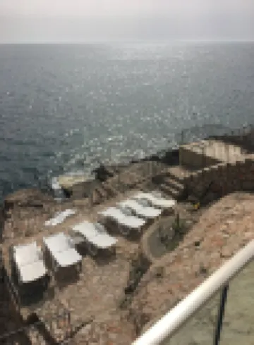 Cozy apartment with the gorgeous sea view, pool and private beach