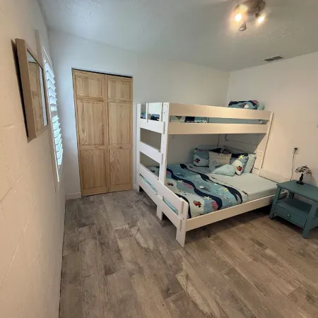 Gulfview Luxury Villa - Waterfront, Spacious, 5 Bed, Heated Pool, Direct to Gulf