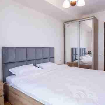 Cozy 2-bedroom apartment in charming Sibiu with WiFi, AC Rooms