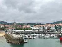 Tu refugio en el centro, a pasos del mar – 2 hab. Hotels in Lekeitio