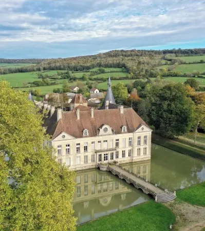 Gîte Le Belvédère du Lac between lakes and castles of the Dukes of Burgundy Отели в г. Сиври-ан-Монтань