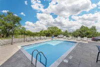 Best Western Plus McPherson - Pools