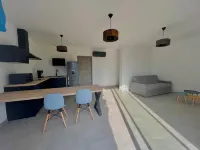 Lovely new T2 apartment bathed in sunshine all day with terrace and private garden