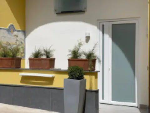 Apartment in historic building in the center and on the sea 拉科阿梅諾酒店