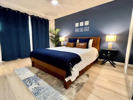 Oceanfront 2 Bed 2 Bath, 2 Parking Spots, Lovely View