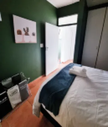 Cozy 2-bedroom apartment in tranquil Margate with WiFi