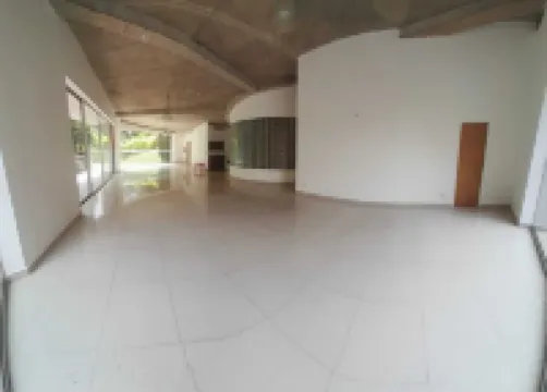 Delightful, Luxurious & Spacious 3-bedroom 2-bath Apartment