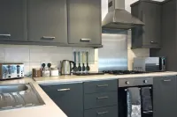 Stylish Apartment in City Centre with Parking