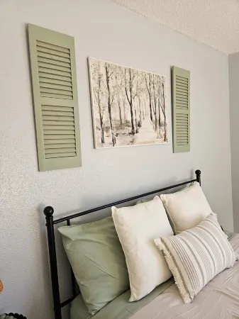 Fully Furnished 1-bedroom apartment in the medical district of charming Lufkin Отели в г. Лафкин