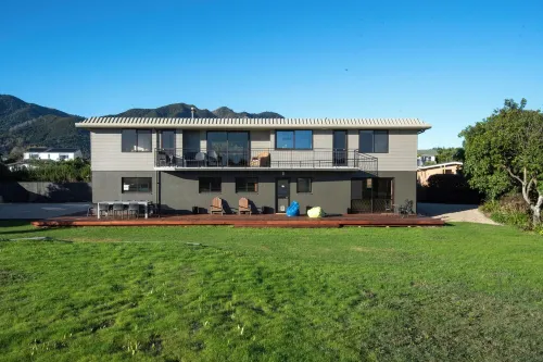 BEACH FRONT - Sunflower Beach House Pohara