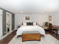 Spring Creek Farmhouse Luxury Family Retreat on 25 acre with direct river access Hotels in Cairo