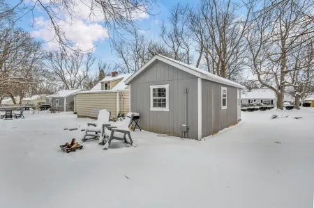 Madison's Lakeside Tiny Home Dream Getaway!