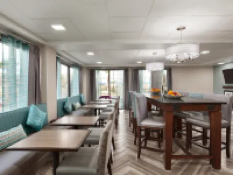 ハンプトン イン ウェイクロス ウェークロスのホテル