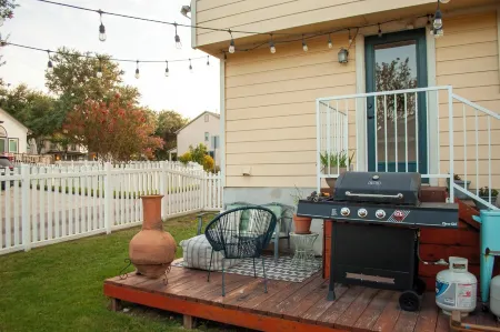 Family/Pet Friendly 3-bedroom Vintage Inspired house in Kyle