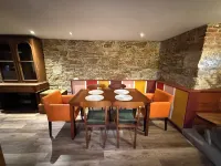 Stylish unit in Victorian house located on South Park Street. Private Garden.