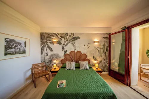 Sweet Life in Golf Is Molas