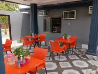 GHL. G Floor En-suites 2 BR Sleep 4. WiFi, DSTV, SOLAR ,AC And Free Breakfast Hotel a Kasoa