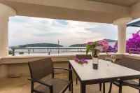 Villa Molunat 10 Hotels in Molunat