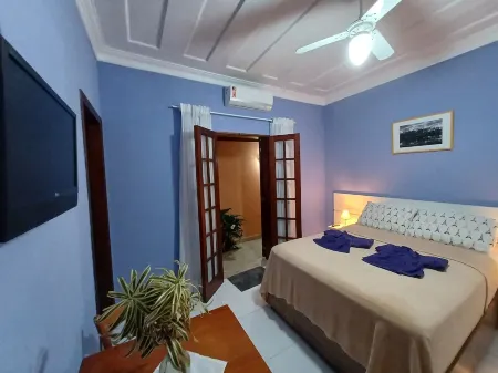 Comfortable Lilac Suite with AC, TV, Wi-Fi 300m from  Paraty Historic Center