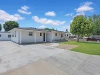 Glendora Route 66 Home Newly Renovated Spacious 4-bedroom with 6 bathrooms Hotels in Glendora