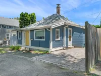 Witchy Hideaway Cottage; Close to Beaches, Salem & Train to Boston Hotels in Beverly