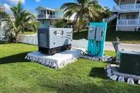 Charming 2 BR cottage in Great Guana Cay short walk to beach,  AC WiFi Generator فنادق في Great Guana Cay