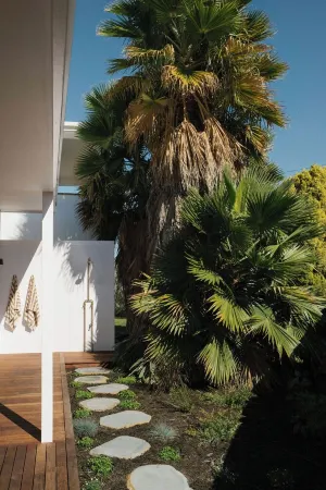 Relax & unwind at Vic's place Falcon Bay. Your perfect beach side escape awaits! Отели в г. Мандурах