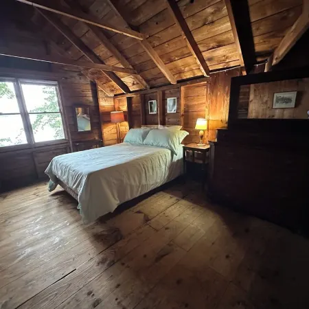 Beautifully maintained, 1905 original lakefront summer home – super pet friendly