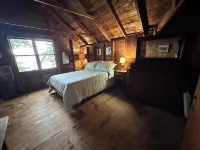 Beautifully maintained, 1905 original lakefront summer home – super pet friendly