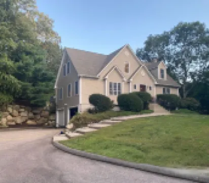 New for 2025 3 Bedroom Retreat 1 Mile from Westerly’s Beautiful Beaches!