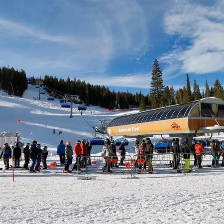 5 Star, 1 Bed + Den & 2 Baths in Center Village Copper Mountain