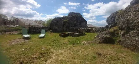 Le P'tit Pelet, a house in the heart of the rocks Отели в г. Фресине-де-Фурк