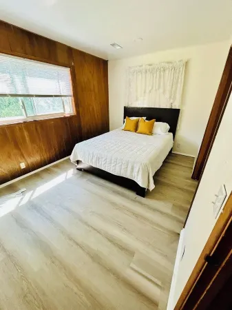 Cabin for 10! Steps to Main st Hot tub/firepit/BBQ Отели рядом с достопримечательностью «Eagle and High Peak Mine»