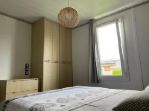 Comfortable 6-person, 3-bedroom chalet close to the Megaliths and beaches