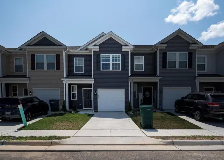 Beautiful townhome in welcoming Luray, only min to Caverns and Shenandoah Valley Отели в г. Лурей