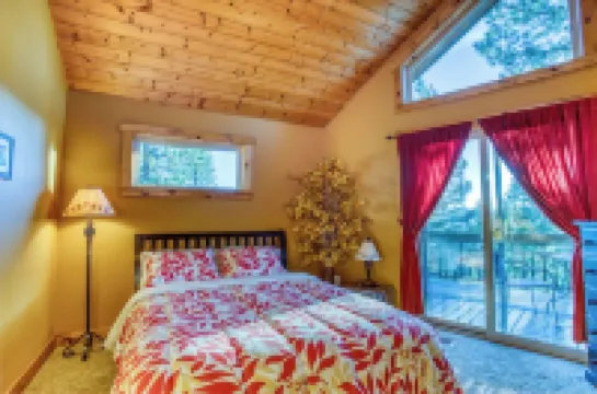 Lodge Style Cabin nr Crater Lake w Mountain Views