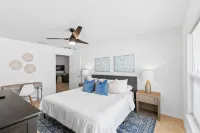 Beach House King Bed Pet Friendly! Fast Wi-Fi Netflix Garage