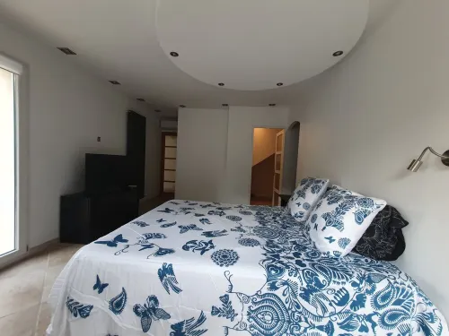 Maison 170m2, Piscine , 4 Chambres, 3 Sdb, Clim, Wifi Hotels in Montauroux