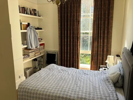 Family home on Nassaulaan Отели в г. Алкмар