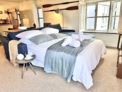 Charming Grade II cottage near Padstow & the sea with direct Camel Trail access. Hotels near Bedruthan Steps