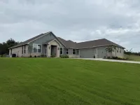 Quiet 4BR 2.5BA Modern New Country Home in Weatherford