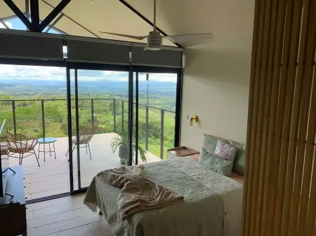 Villa Vista: Encanto y Vista Espectacular en Miravalles de Perez Zeledon
