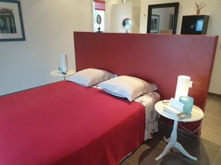 Villa with breathtaking sea and mountain views Отели в г. Сари-Соленцара