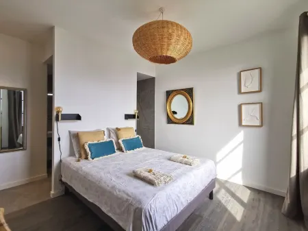 Casa Lunga in Erbalunga- A stone's throw from the beach