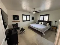 *NEW* Mtn view retreat! Pets! 3 min Dtwn/Pooltable