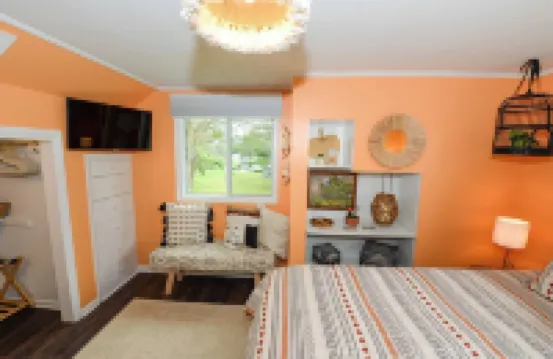 Colorful & Fun 3br/2ba GEM in East Tawas - Close to Sand, Shops, and Sunrises!