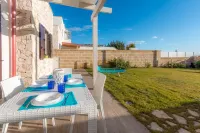 VIOLET VILLA in TORRE LAPILLO with private garden