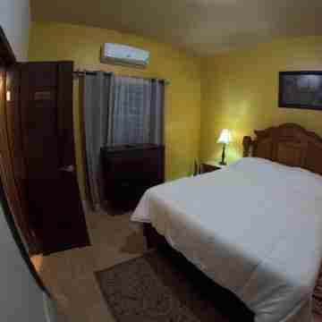 Breathtaking Luxury cottage in Ironshore with AC, WiFi, Home Theater & Much more Rooms