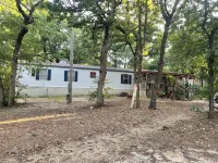 Lake Texaoma 3-bedroom house two bath only a mile from the beach or boat ramps.
