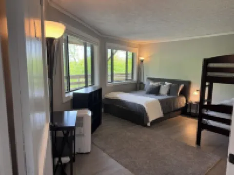 Herman's Hideaway: Remodeled Sugar Mountain Condo, Steps to the Slopes! Hotels in Avery County